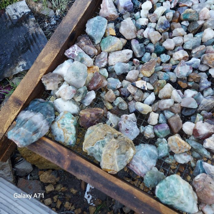 Продам Флюорит.Дуже ганий мінерал.Кольори від темно бурого,до блакитно