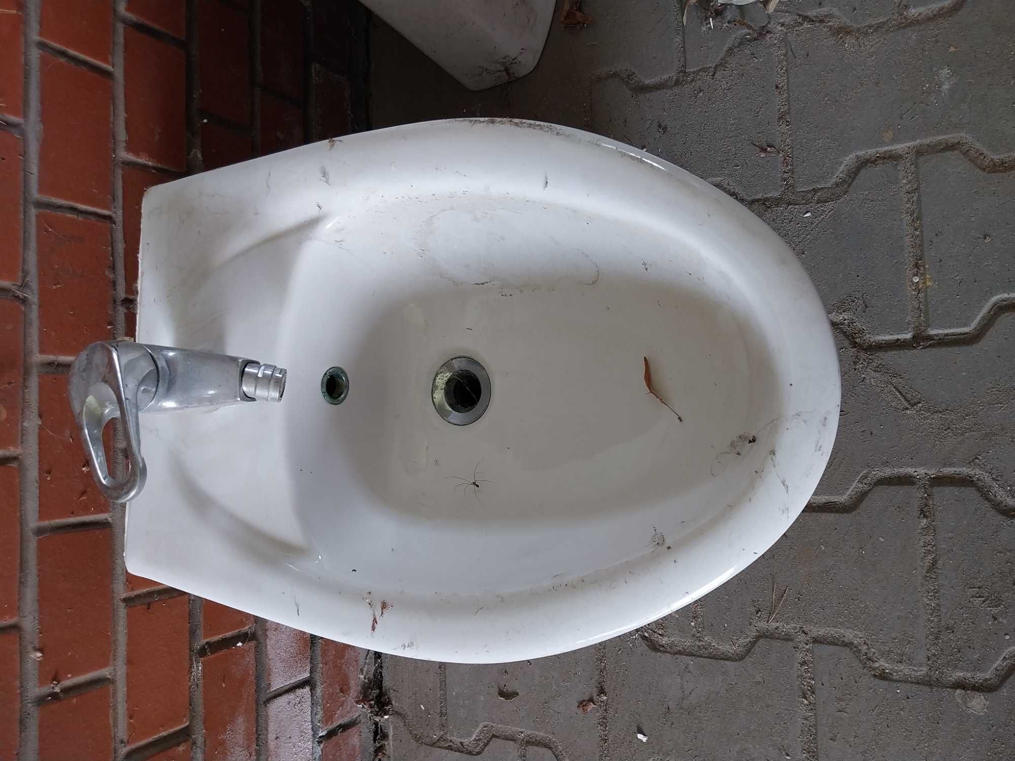 Sprzedam pisuary, umywalki, pół nogi, bidet z demontażu