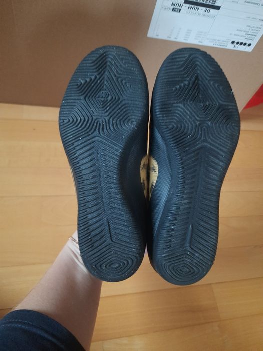 Бутсы Nike, футзалки, сороконожки 36,5 размер