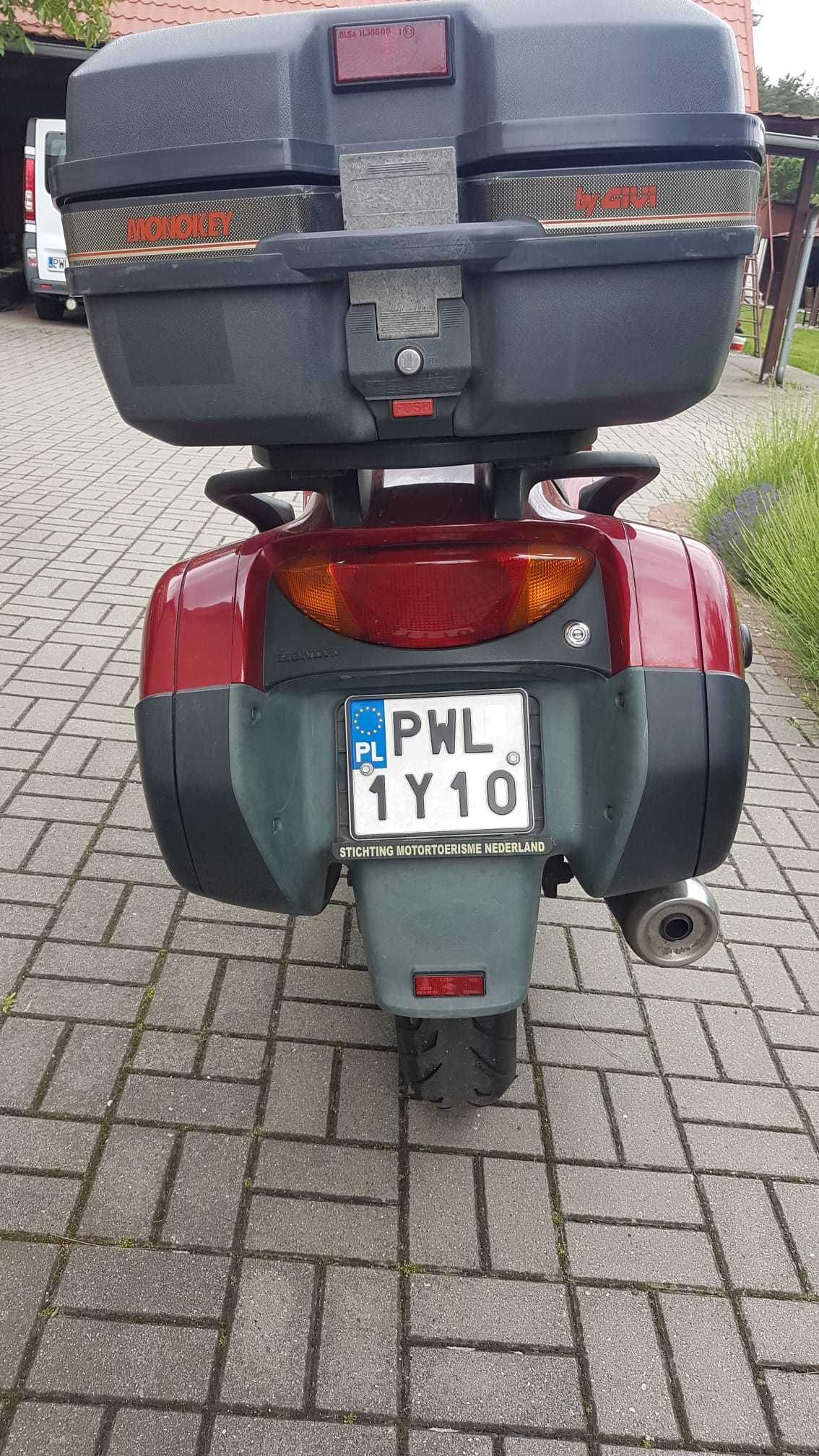 Motocykl motor Honda deavile 2003 z kuframi