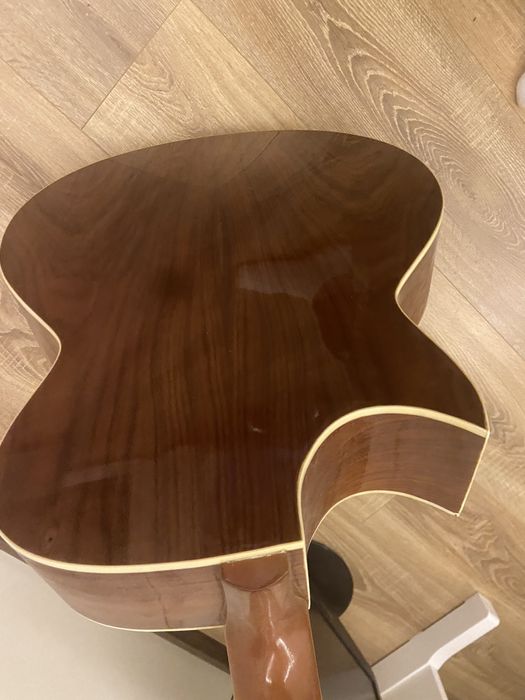 Акустична гітара з чохлом