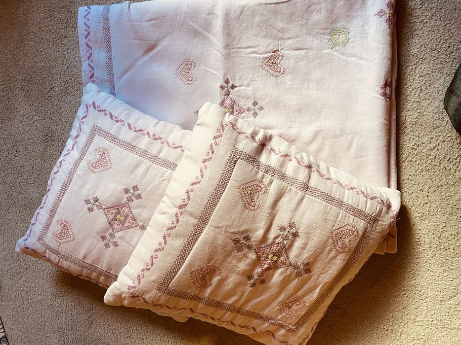 Conjunto colcha e almofadas