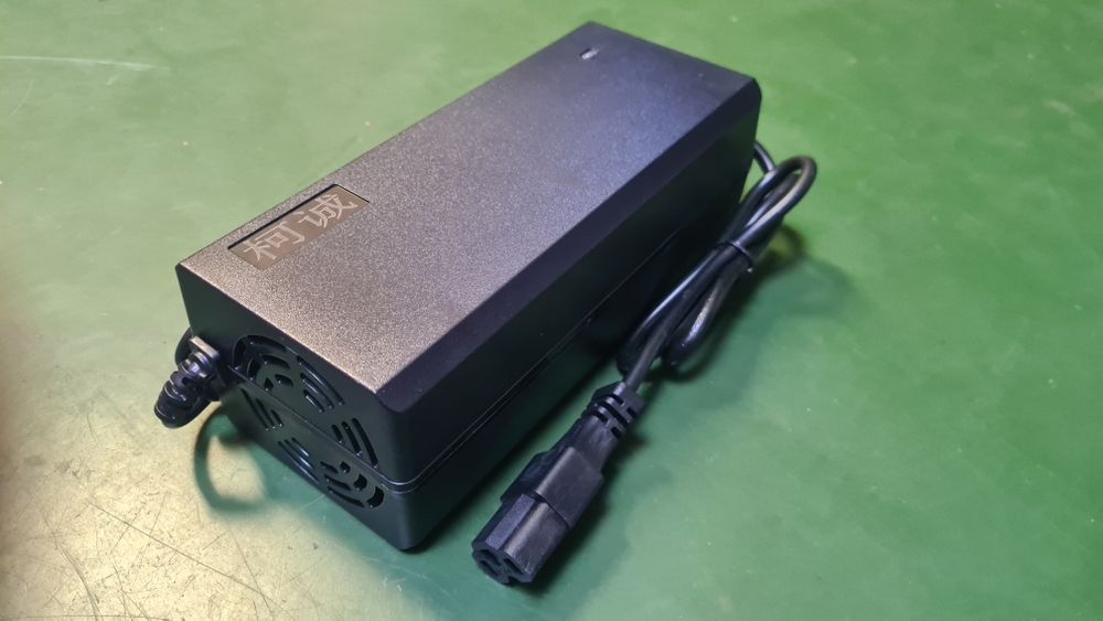 Szybka ładowarka li-ion 67V 5A
