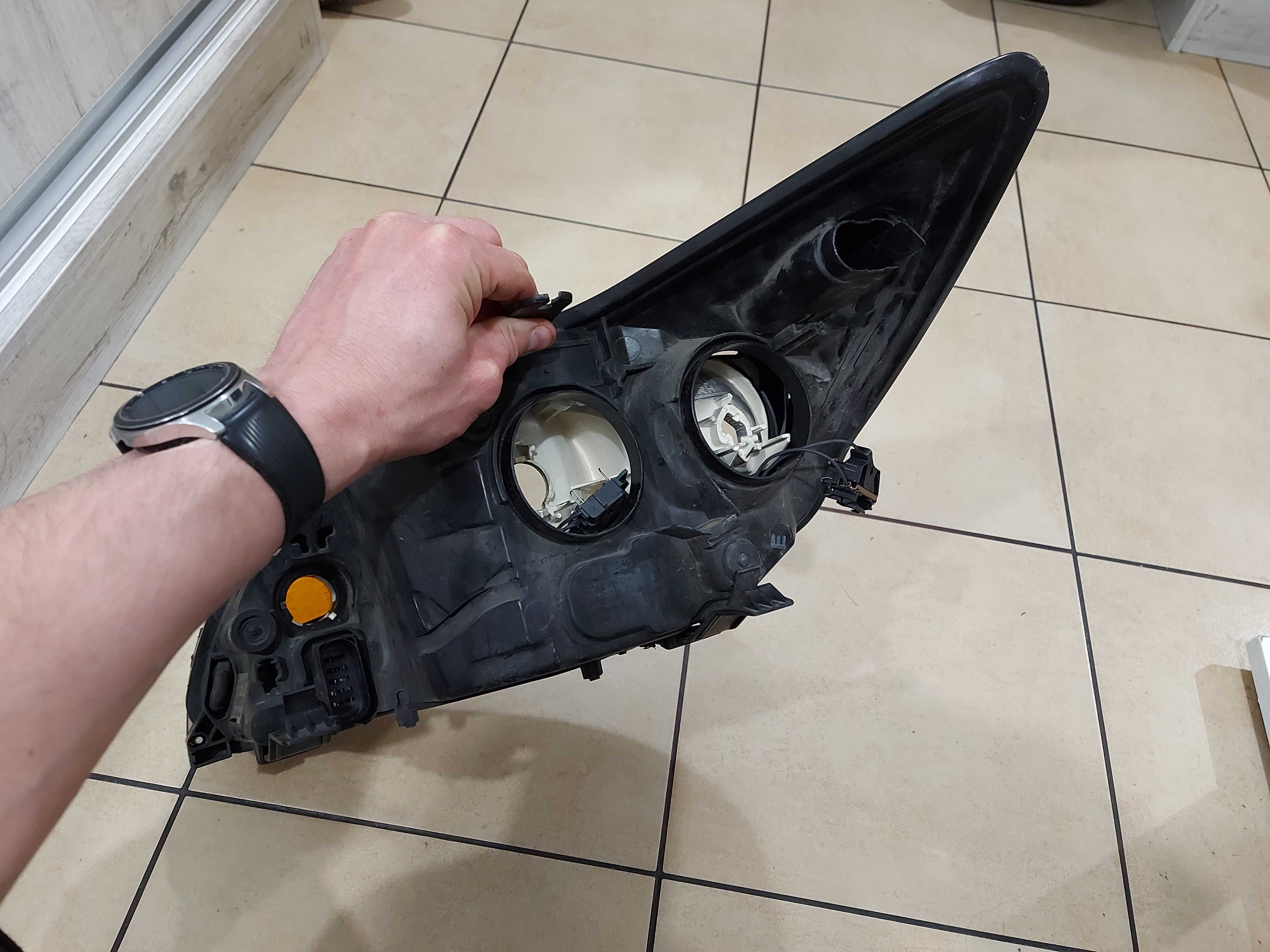 Lampa Prawa przód czarna reflektor Ford Focus MK2 LIFT 8M51-13W029-CE
