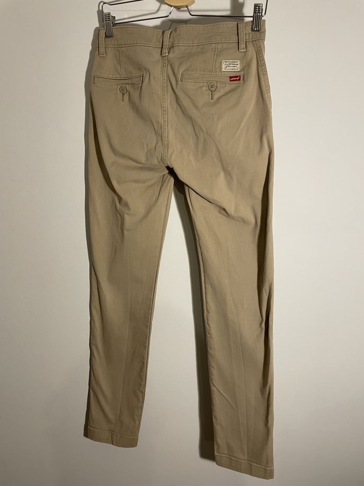 Beżowe spodnie levi’s chino