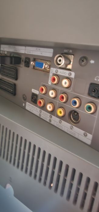 Modelo LE32R51B, TV LCD, SEM controle remoto.