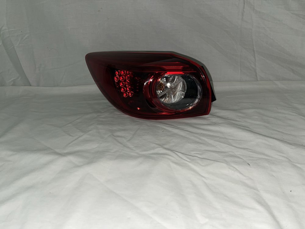 Lampa Prawy Tył w Błotnik Mazda III 13-18r.