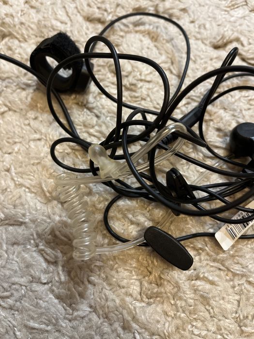 Рація Baofeng UV 5R із гарнітурою і 2 зарядними базами