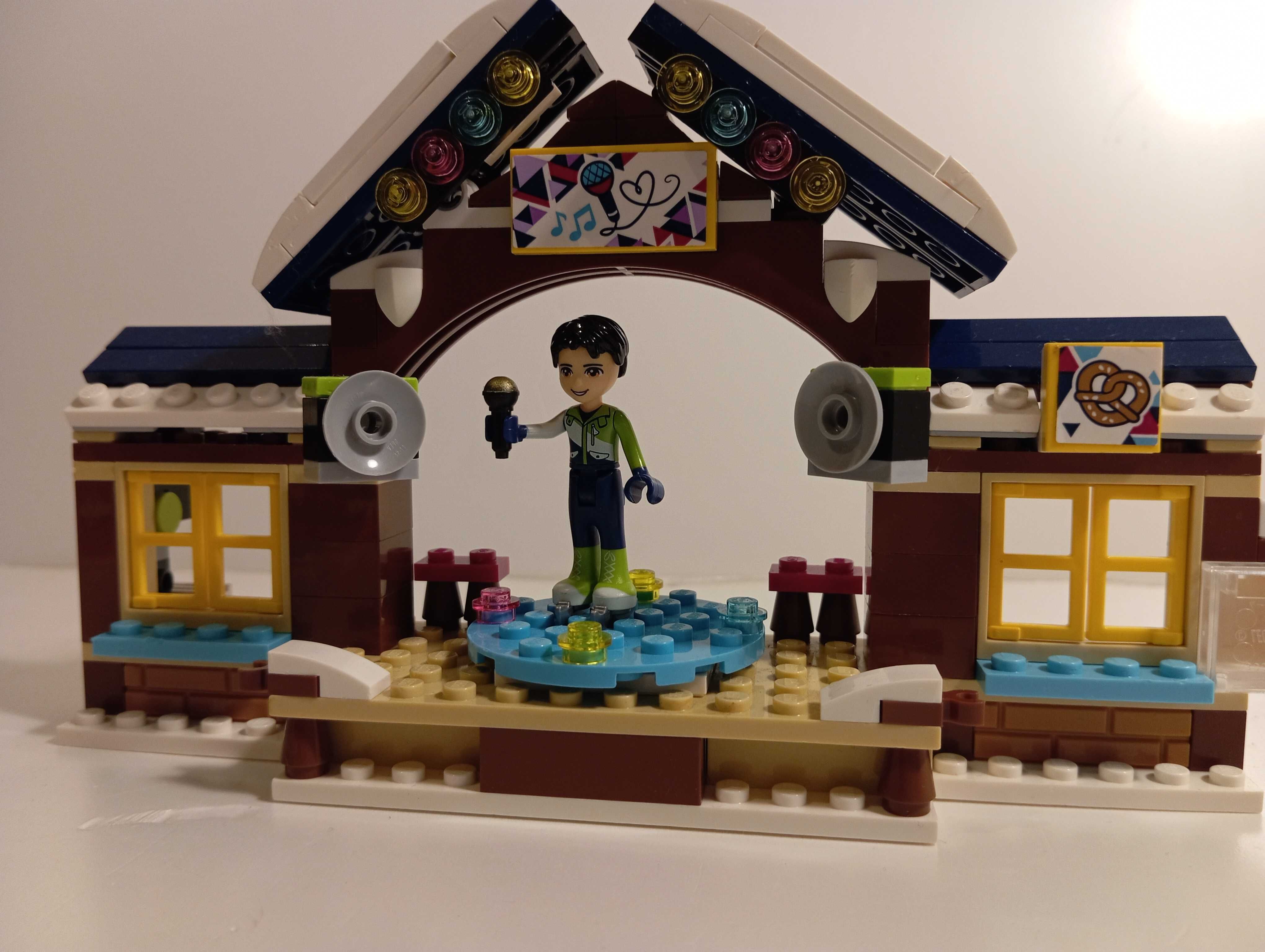 Lego Friends 41322 - Lodowisko w zimowym kurorcie