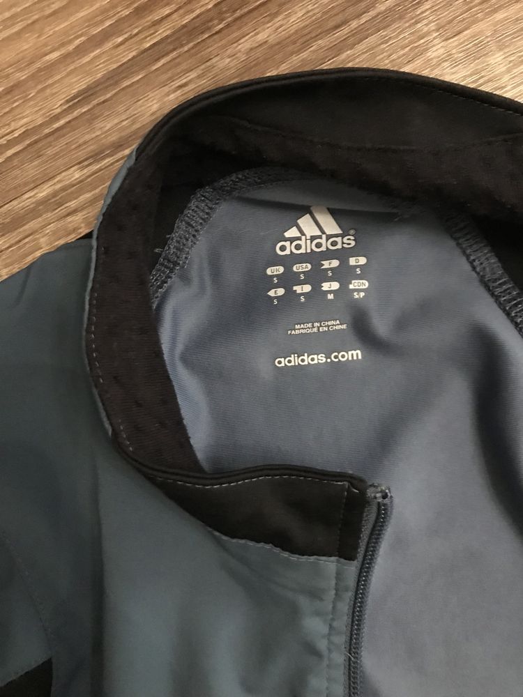 Спортивна куртка вітровка Adidas
