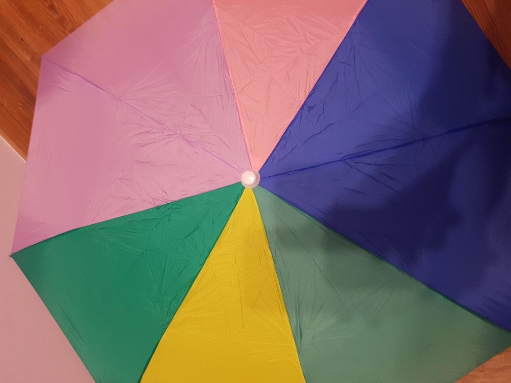 Kolorowa parasolka przeciwdeszczowa