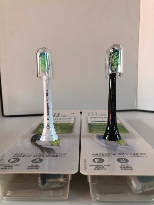 Philips HX9044/95 - Łączy się z wyznaczonymi szczoteczkami do zębów