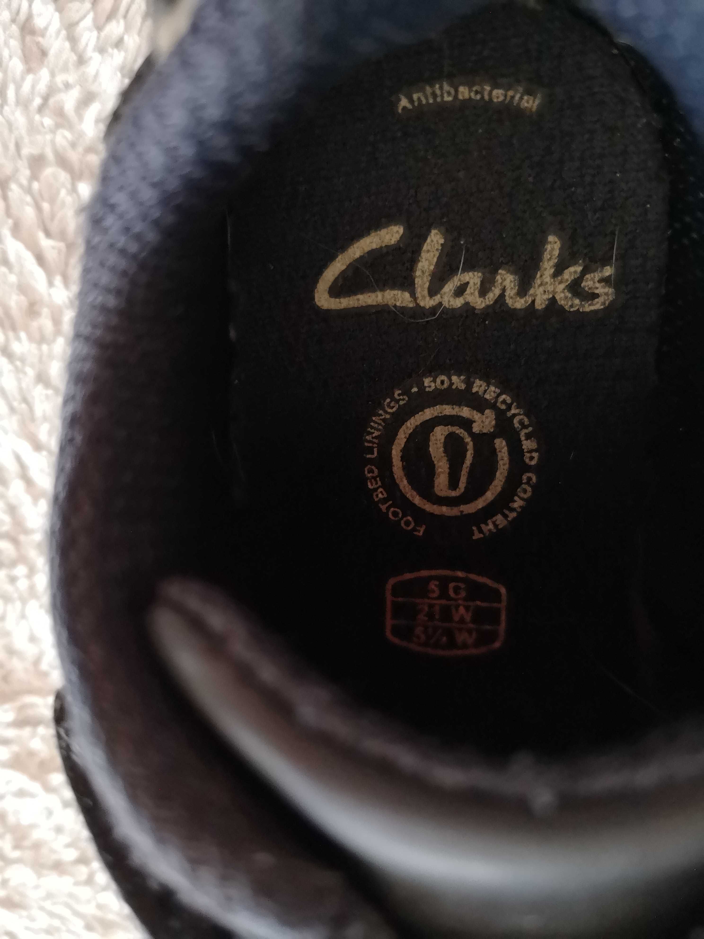 Granatowe buty sportowe na rzep Clarks 21 dinozaur