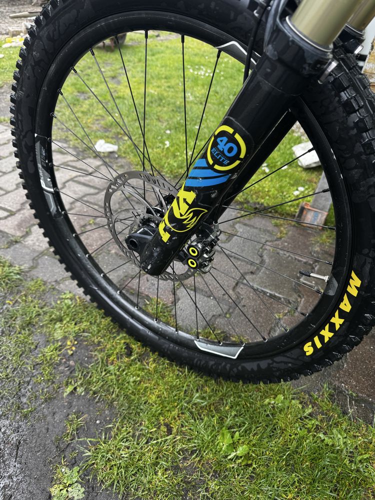 GIANT Glory Advanced 0 16r Carbon , Fox 40 , Magura