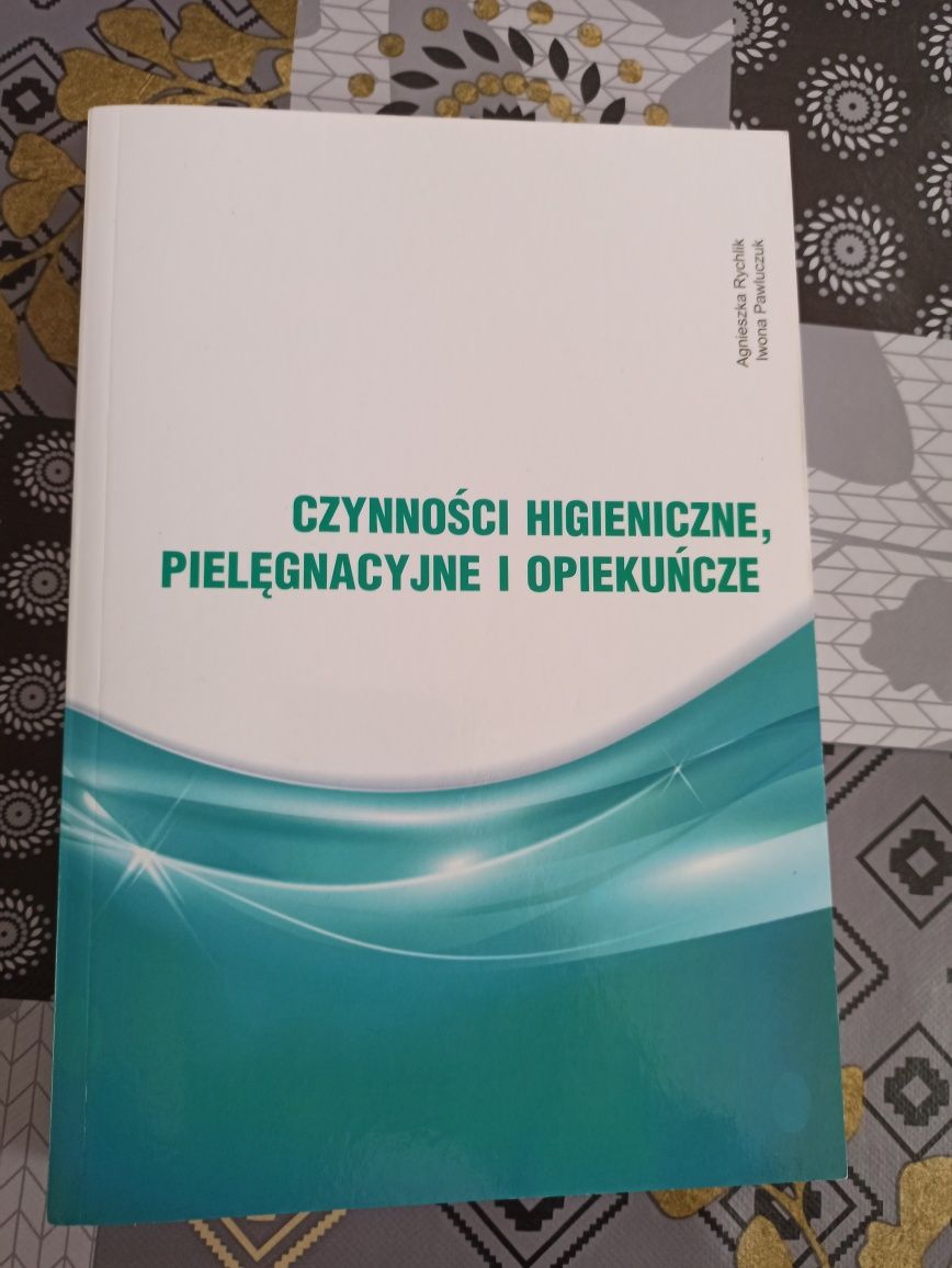 Ksiąźki opiekun medyczny sprzedam