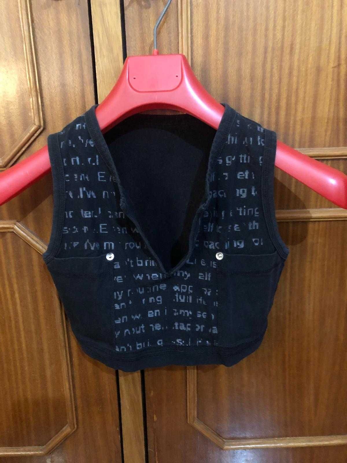 Camisola preta curta