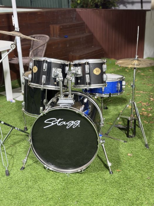 Bateria Stagg TIM com pratos Meinl e Sabian