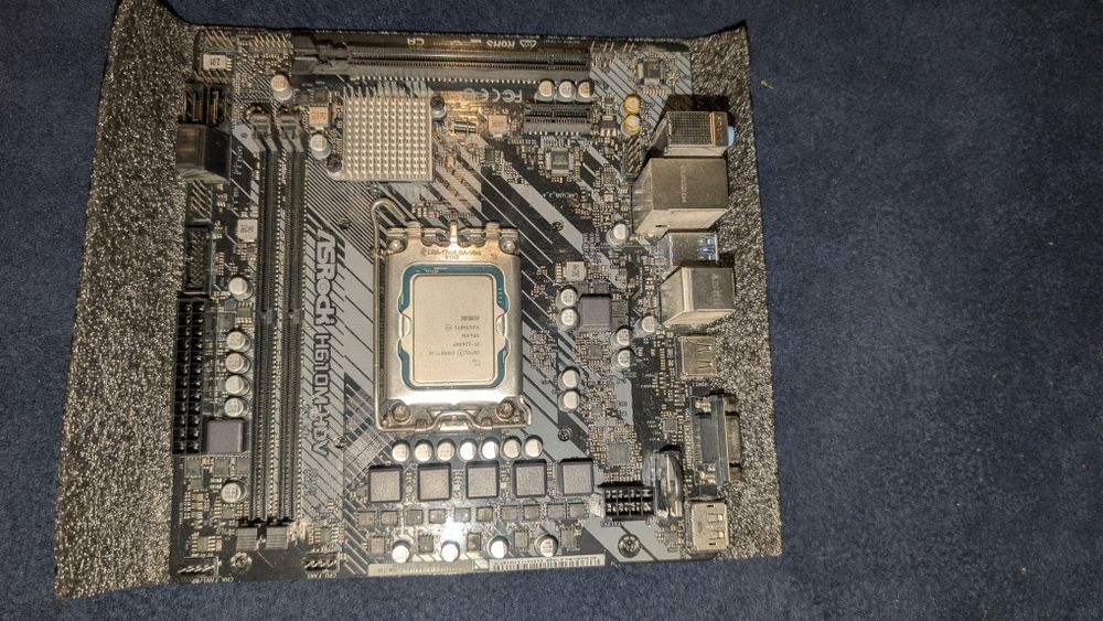 Asrock H610M - HDV + 12400F