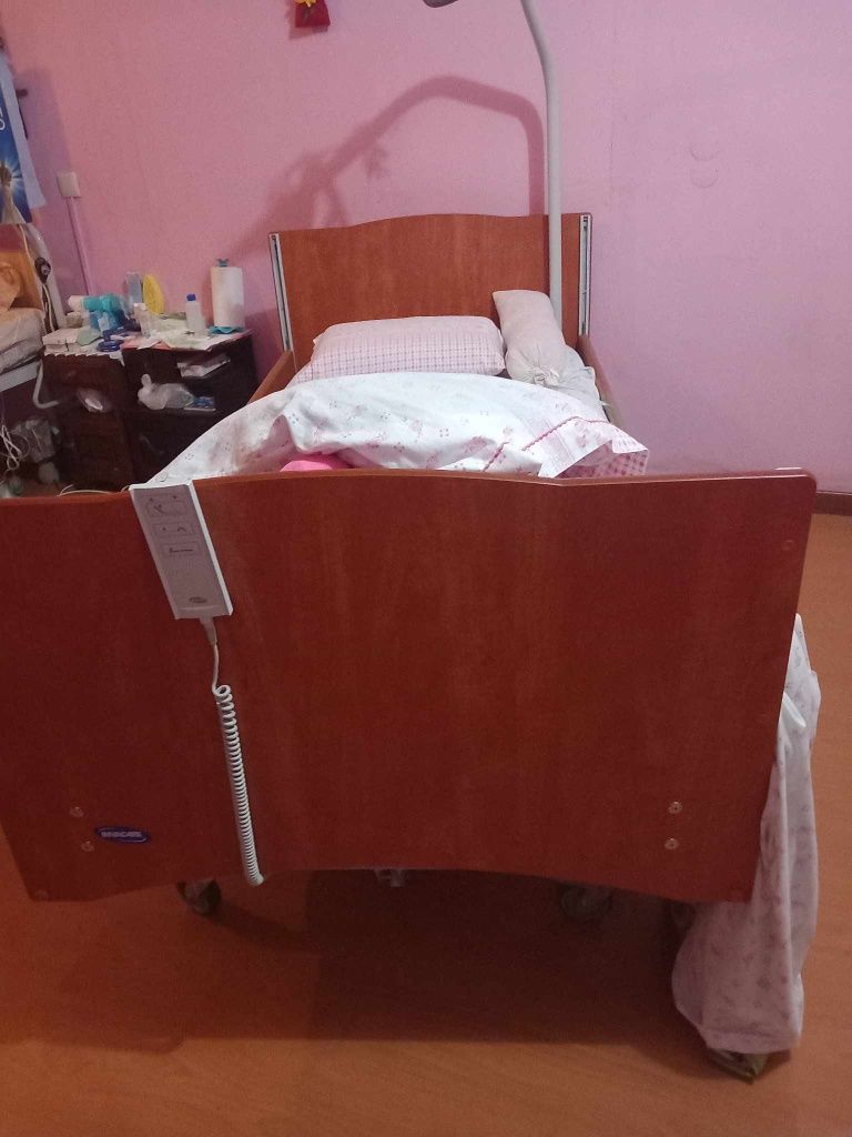 Cama Hospitalar Elétrica - Praticamente Nova