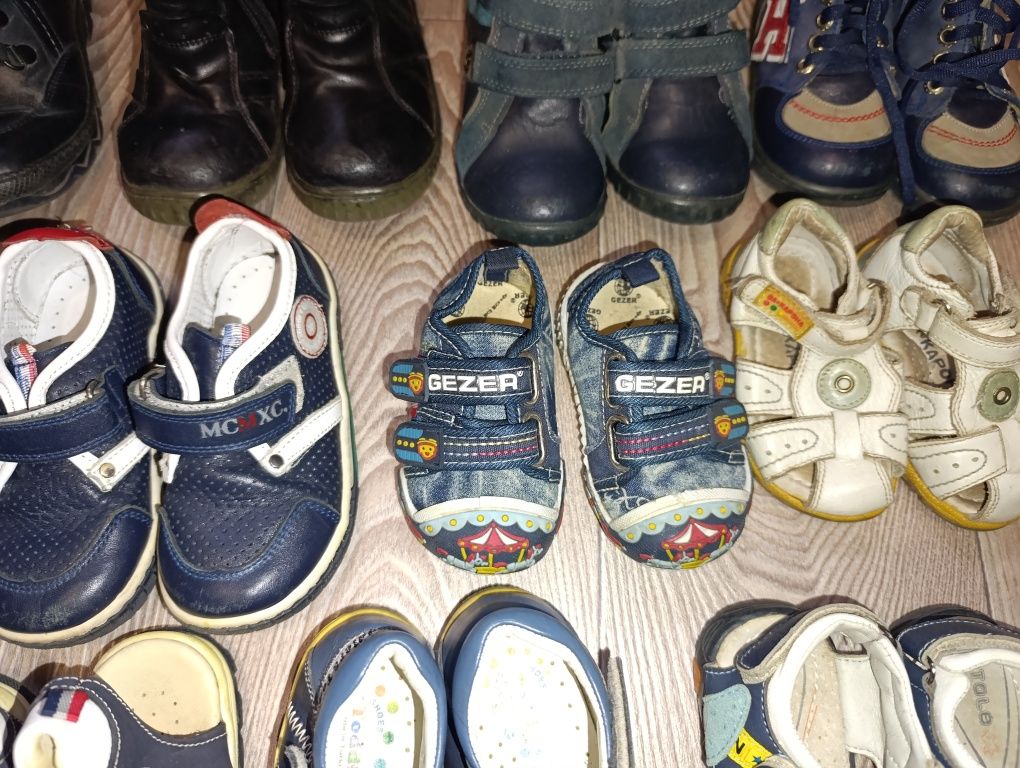 Продам Дитяче шкіряне взуття 12 пар + 2 пари