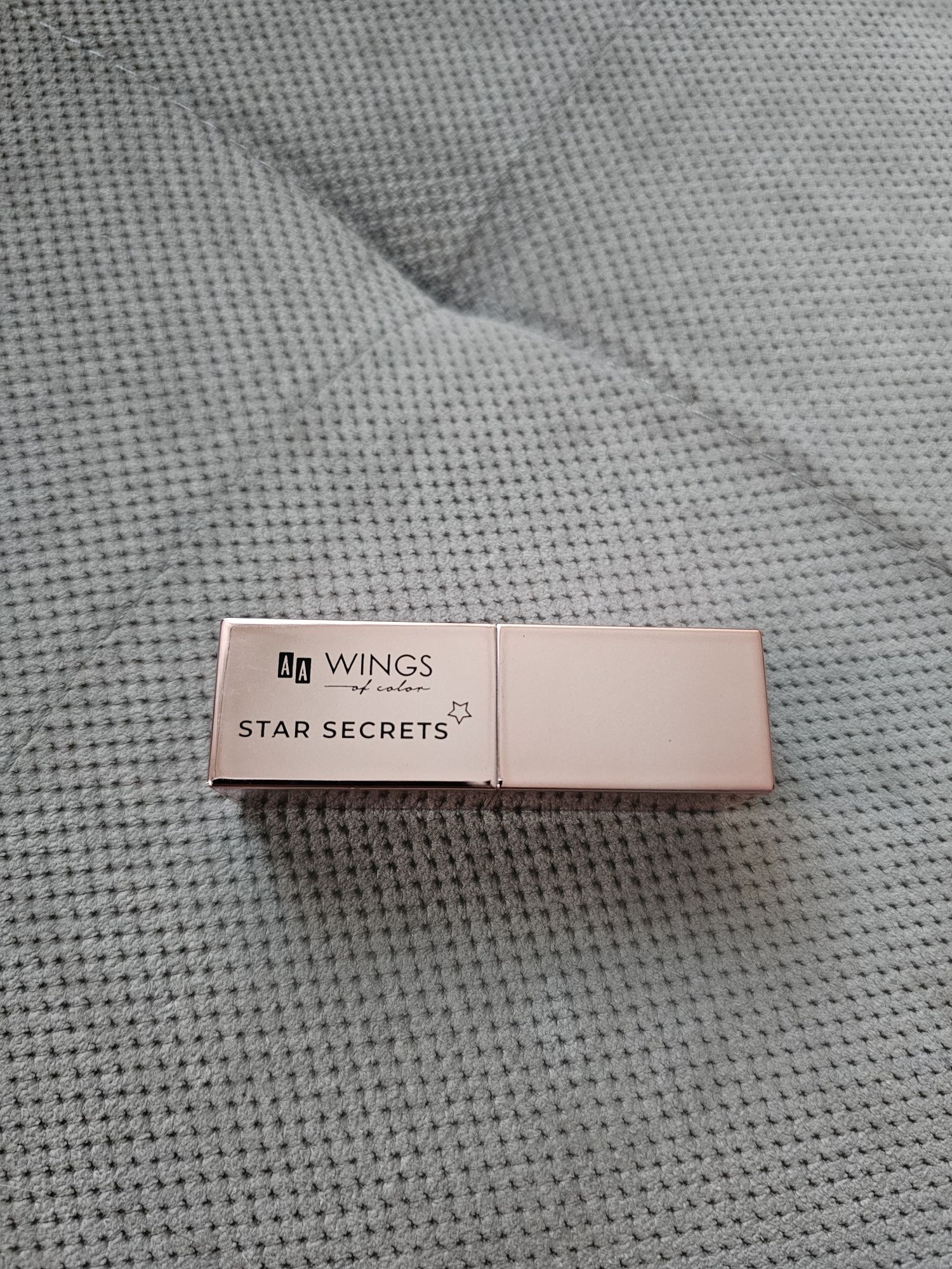AA WINGS OF COLOR Star Secrets Semi Matte Pomadka do ust nr 203