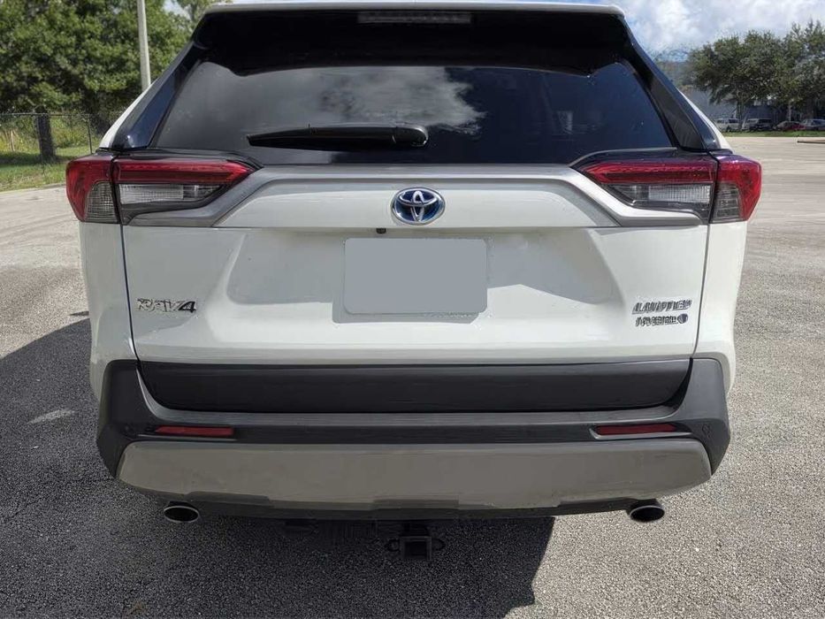 Toyota RAV4      2022