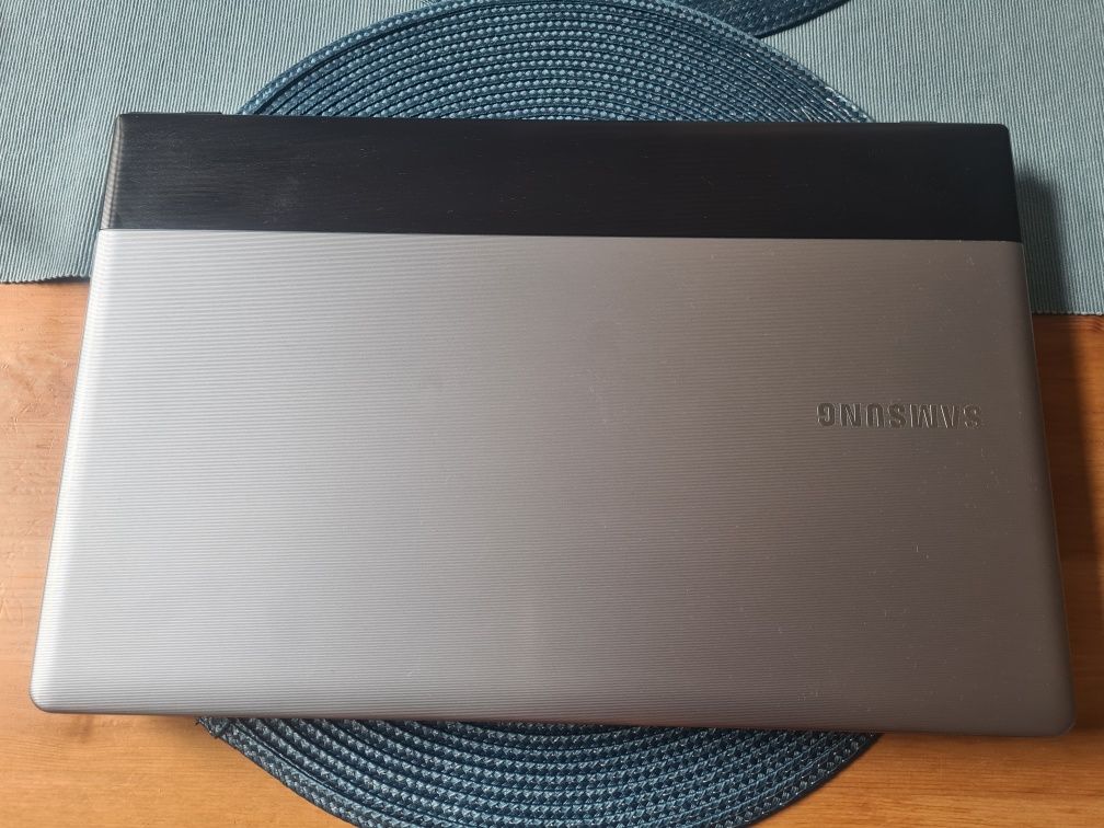 Laptop samsung NP300E5C-A02PL z zasileczem