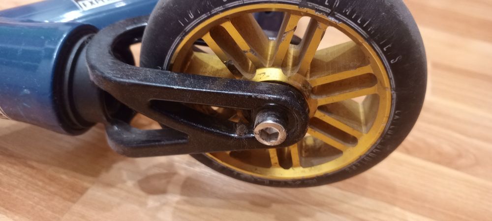 Трюковой самокат "Explore"