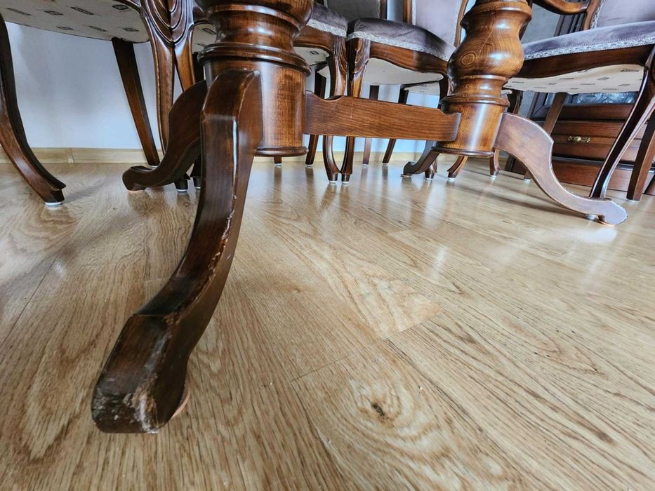 Drewniany masywny stół z rozsuwanym blatem + 6 krzeseł