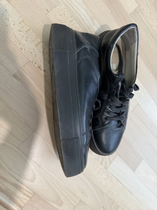 Жіночі шкіряні кеди