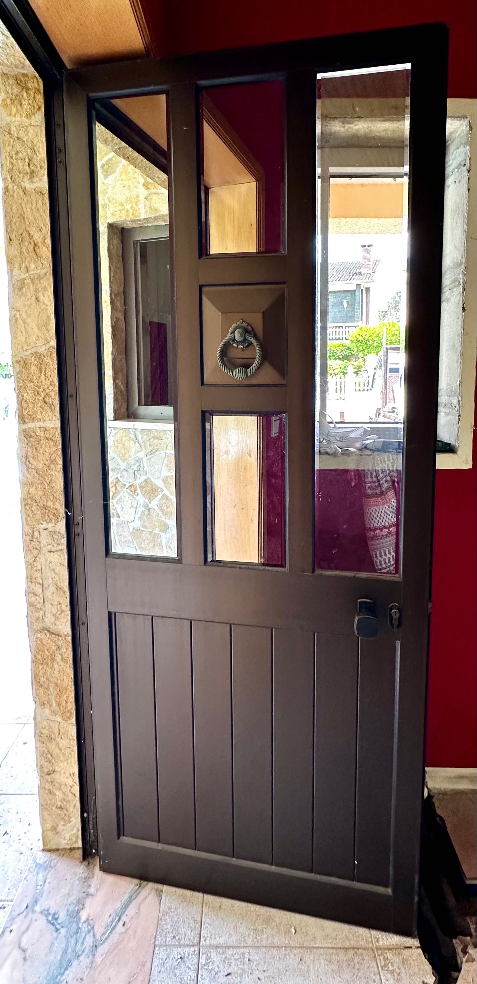 Porta em alumínio em excelente estado