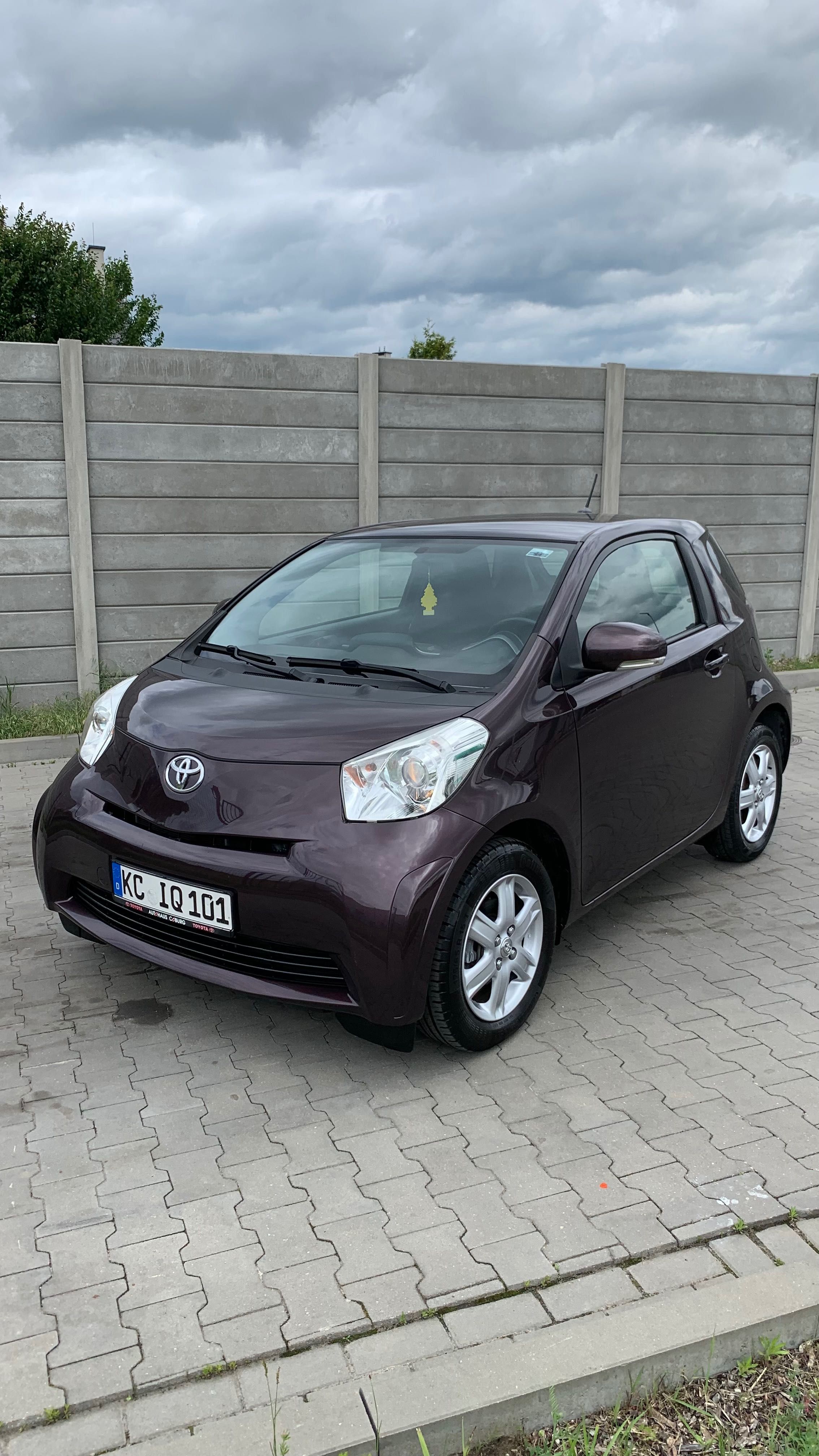 Toyota iq bezwypadek 1,0benz 79tys przeb śliczna