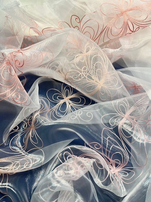 Firana/tkanina organza z różowym wzorem motylami