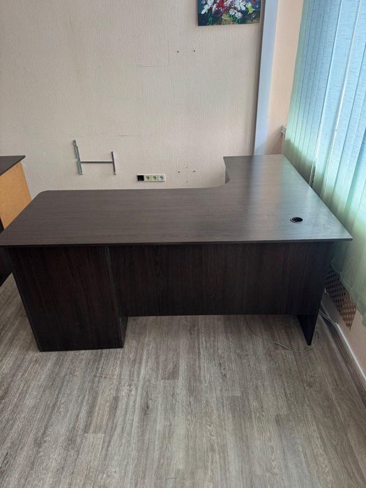 Стіл офісний