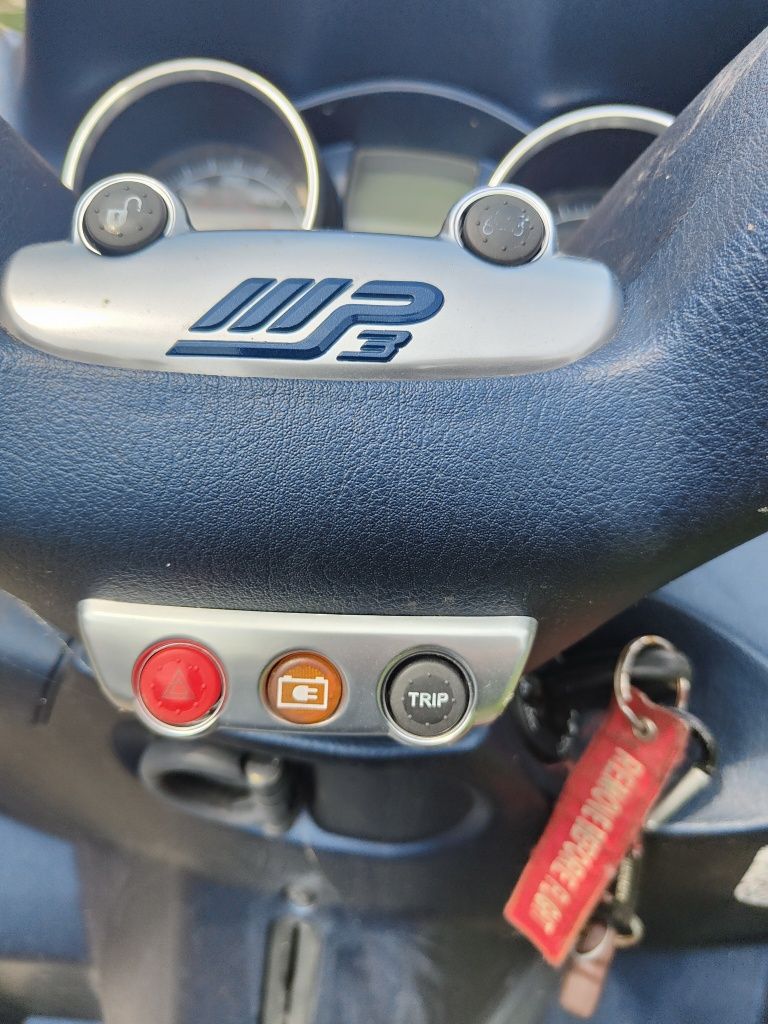 Skuter Piaggio MP3 -Hybryda