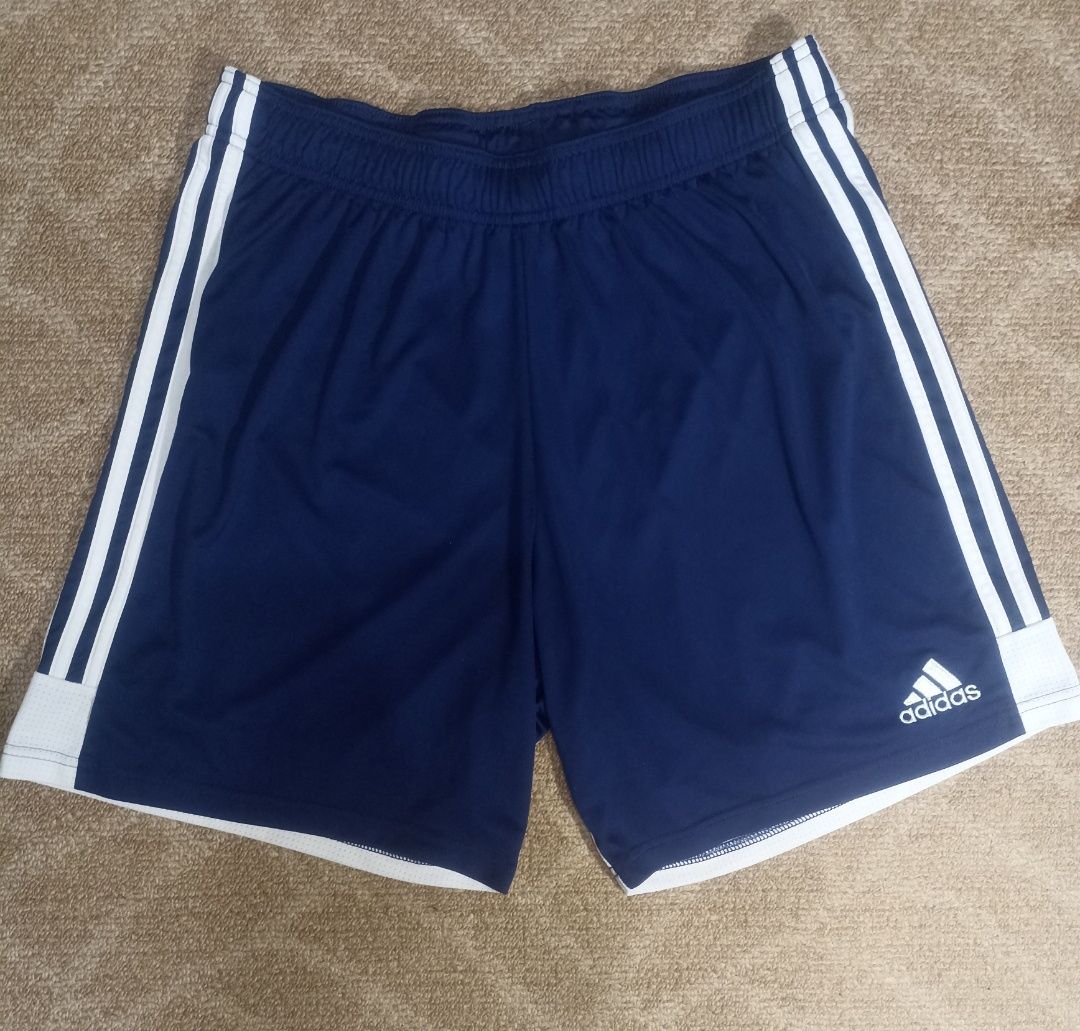 Шорти Adidas, Адідас