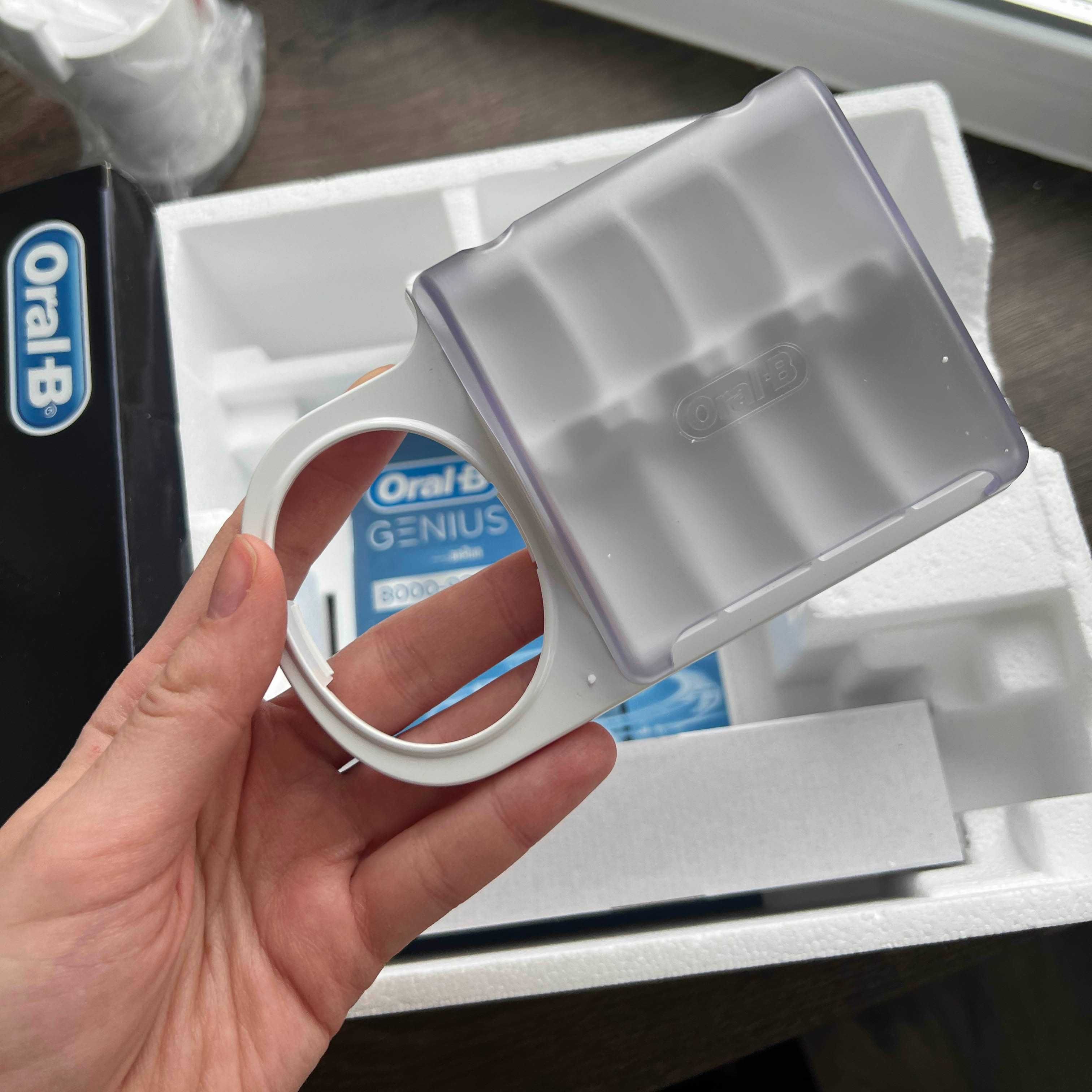 Зубна щітка електрична Oral-B Genius 8000 White