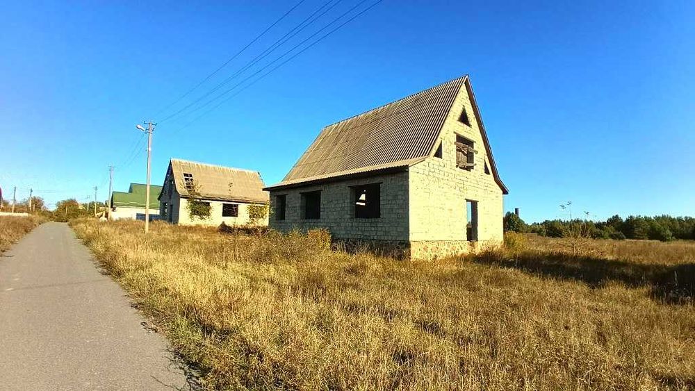 Продам коробку та 16сот.землі в с.Зурівка.Тихе місце.Від Києва 47км.