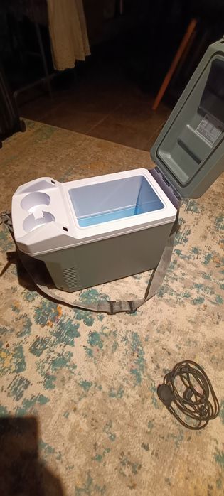 Lodówka samochodowa turystyczna  10 l 12 v i 220 v rezerwacja