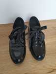 Sapatos pretos tipo verniz