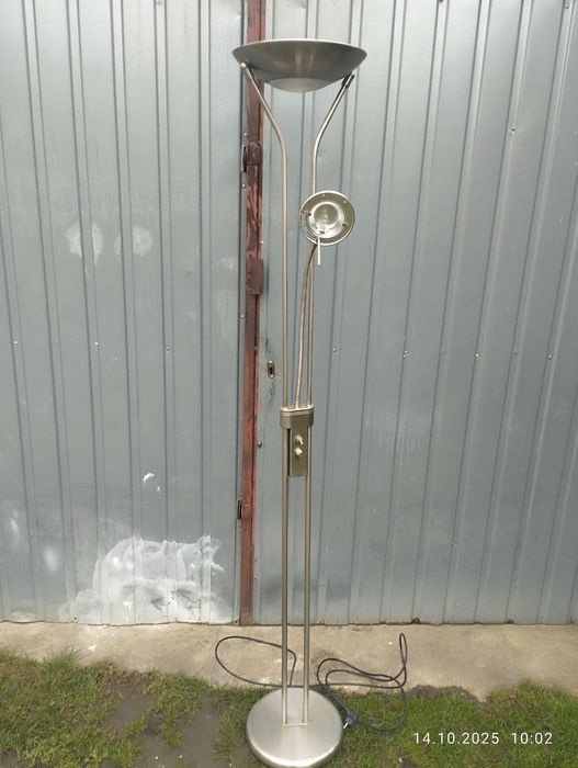 Lampa stojąca podłogowa