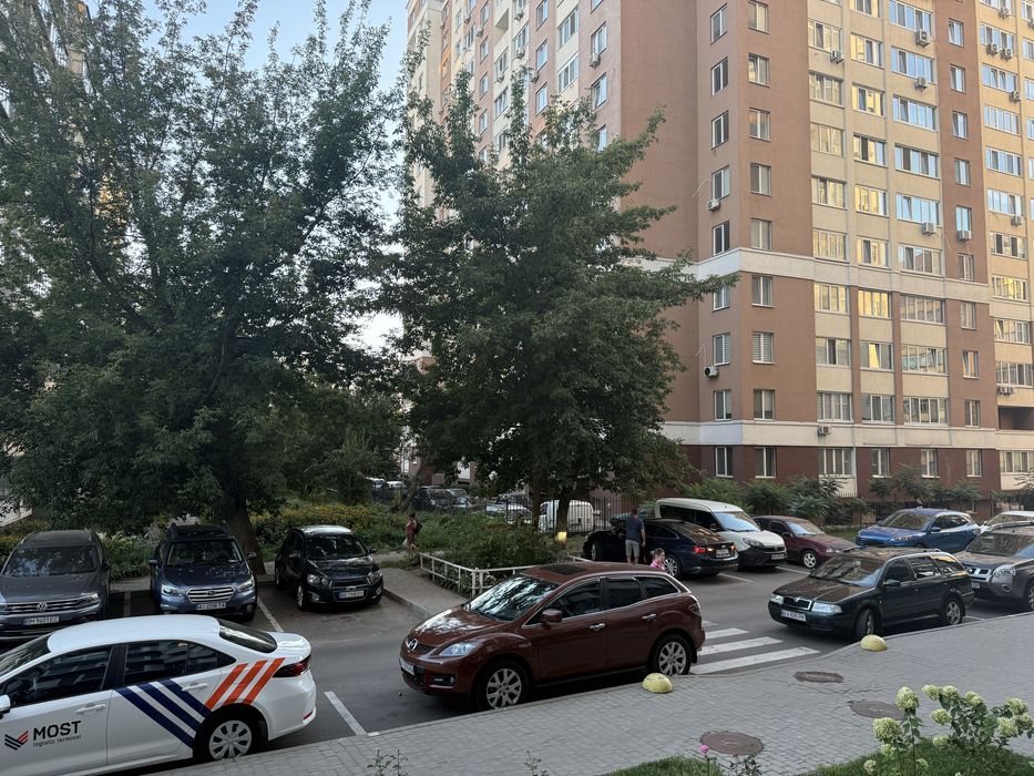 Продам велику 3-х кімнатну квартиру,вулиця С.Петлюри 21 Б