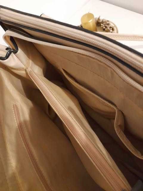 Duża torebka beżowa, dużo kieszeni, zamek