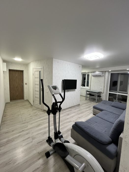 Продам 3-х комнатную квартиру с мебелью и техникой.Еl.