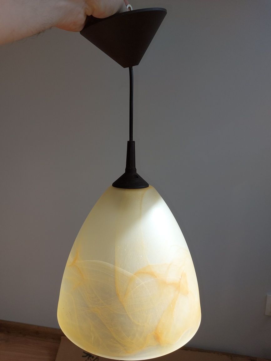 Lampa wisząca ze szklanym kloszem