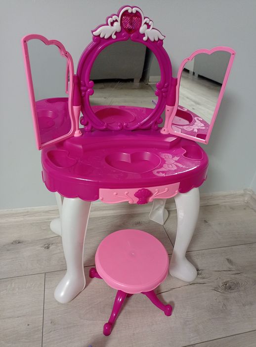 Toaletka z akcesoriami dla dziecka