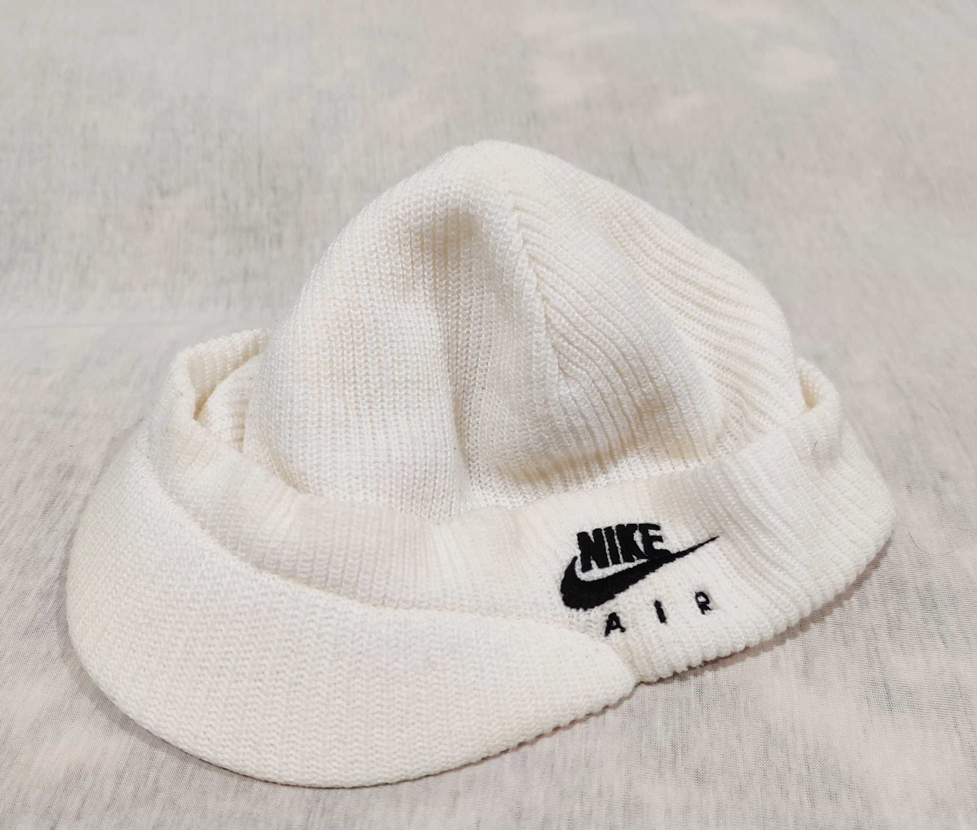 Czapka zimowa Nike Air okazja z daszkiem na zimę ciepła
