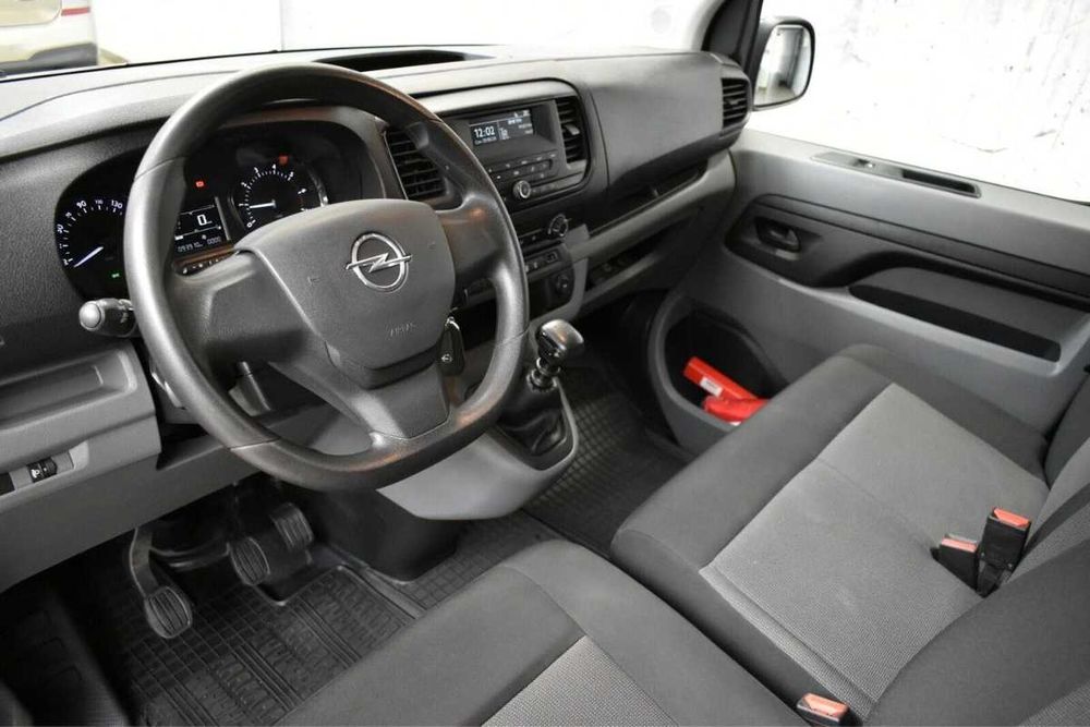 Wynajem BUSA 9 osobowego VIVARO LONG - POZNAŃ - BUS od 190zł / dzień
