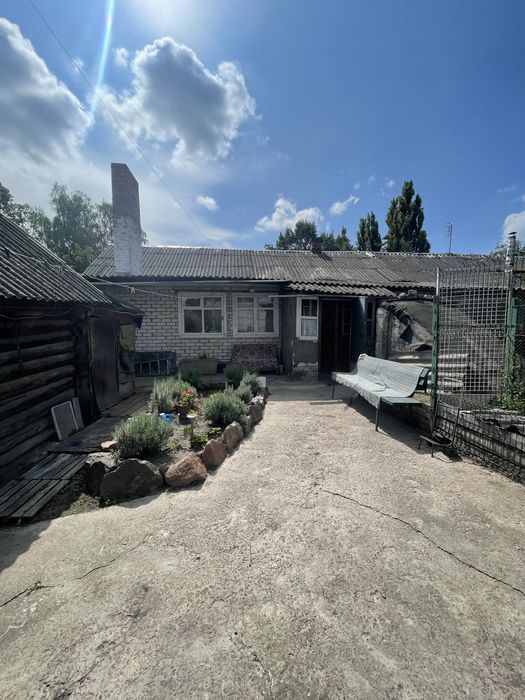 Продам частину будинку по вулиці Народного руху