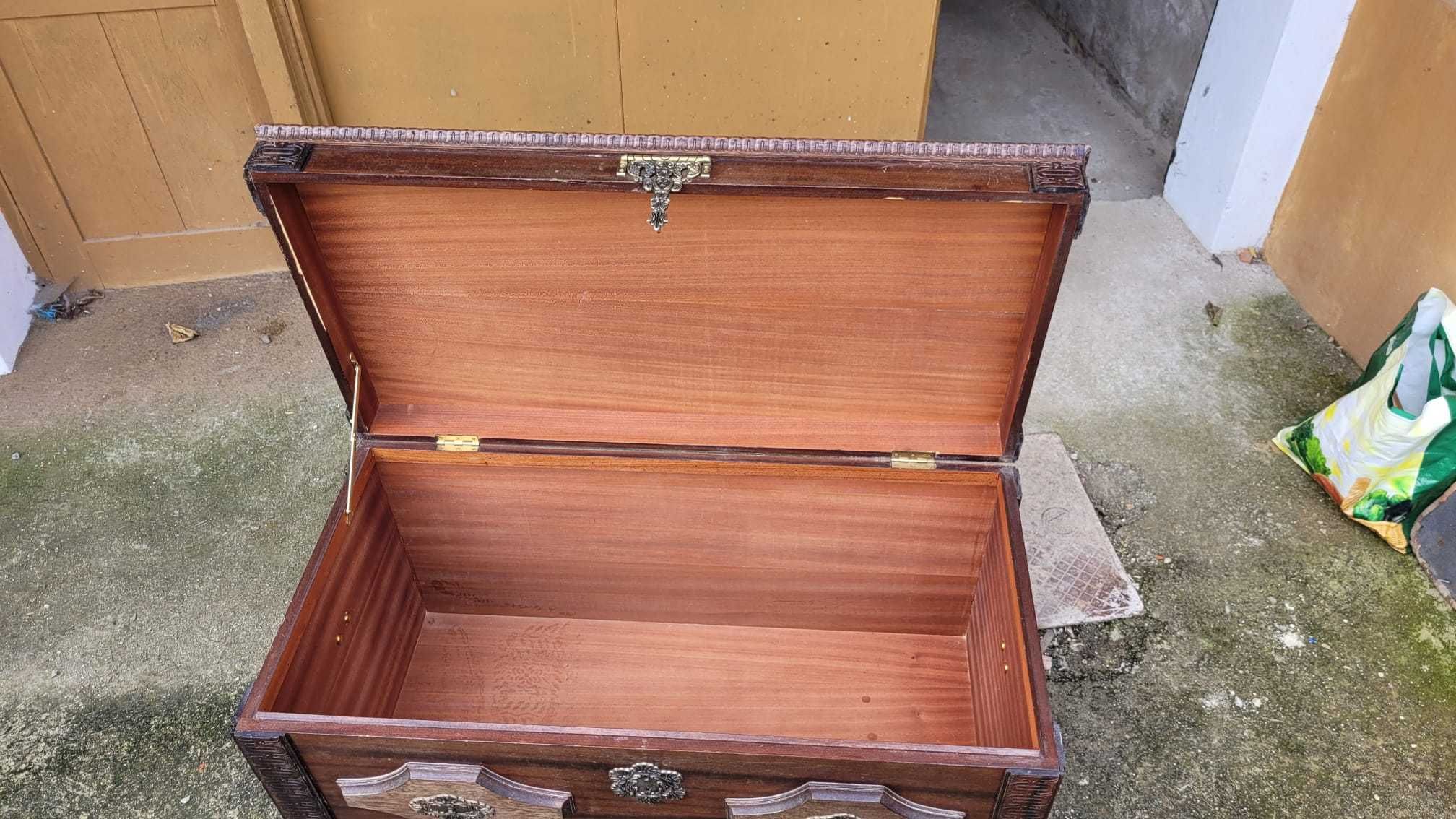 Arca Bau Madeira Maciça Antigo
